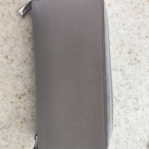 Michael Kors Grey Wallet - Picture 5 of 6